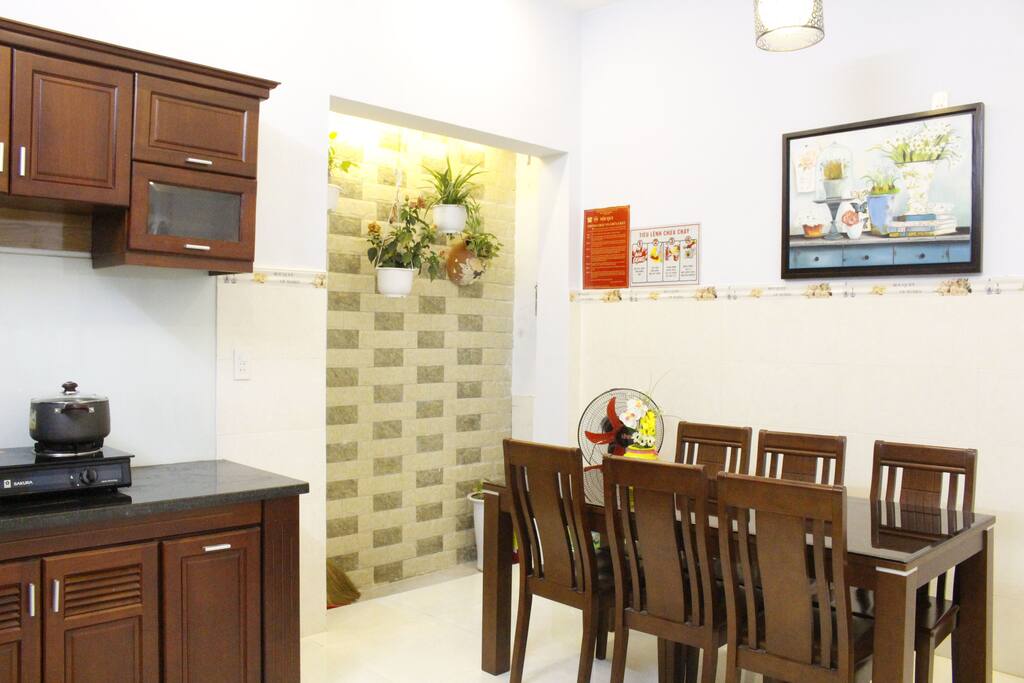  Thiết bị trong nhà bếp mở rộng như nồi cơm điện, bếp gas, lò nướng, bát, ấm ....