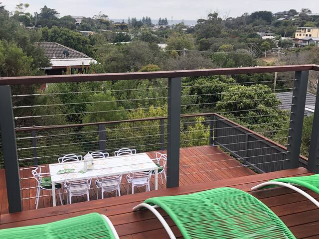 Nestled above the tree tops – 800m to beach