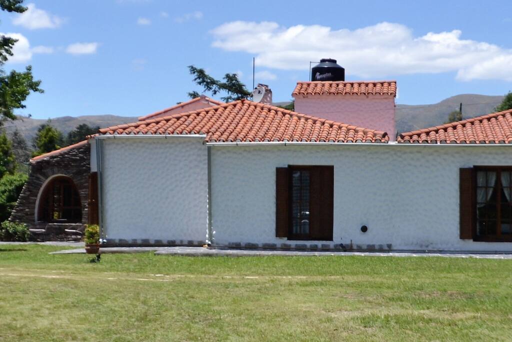 Vista lateral chalet, vista montaña