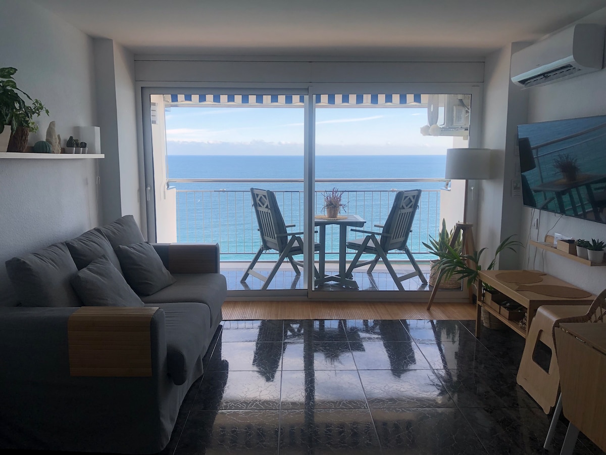 Top Airbnb: 1st line loft with beach wievs - option parking in Castell Platja D'aro