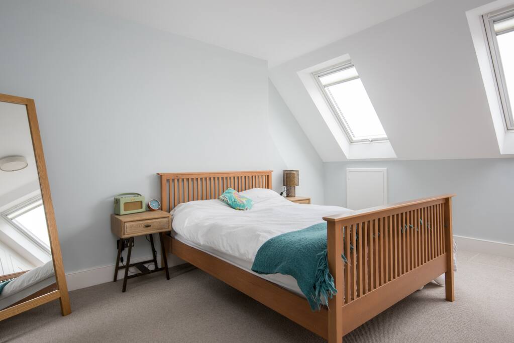 Bright and airy en-suite master bedroom.