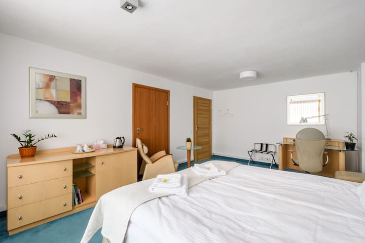 404rooms managed Airbnb listing 1