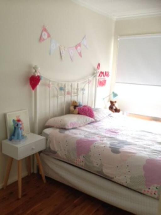 Bedroom 2 - Queen bed