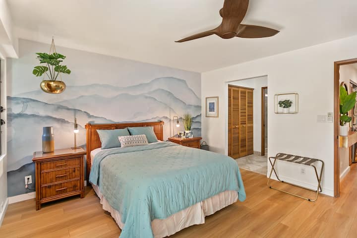 Our spacious bedroom with bathroom attached offers a desk as a workspace and access to a second private lanai.
