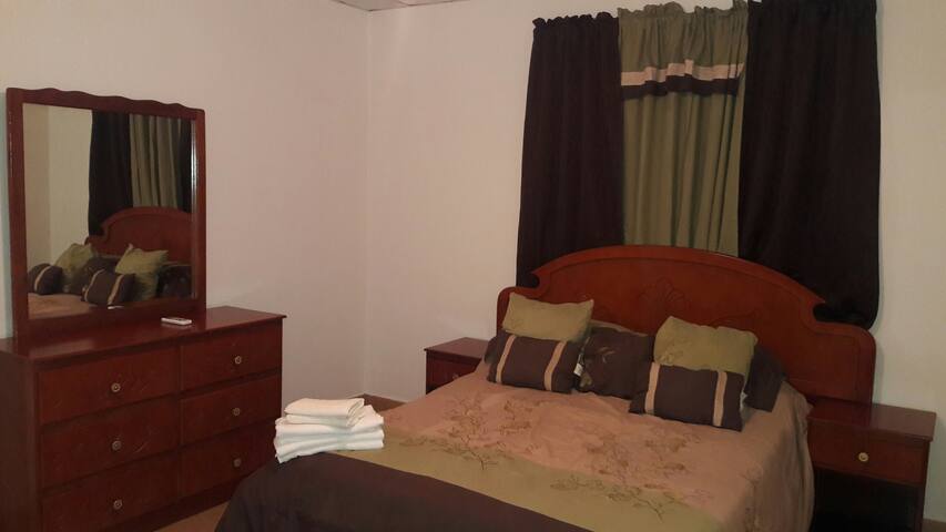 Cozy bedroom 5 minutes from Tocumen Airport