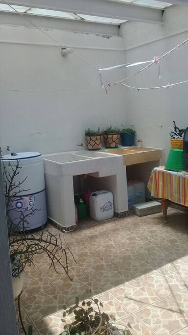 El cuarto de lavado tambien es area común.