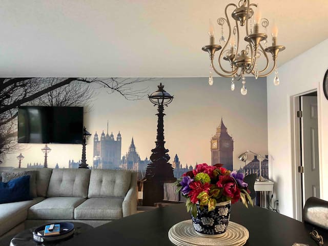 Beautiful Studio!!!! International/Universal Area.