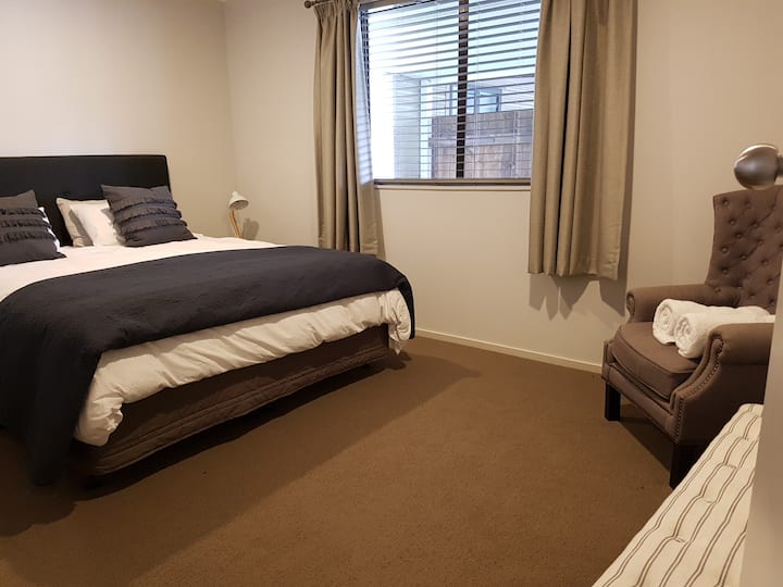 King Bedroom 2
Full King Size bed
Cotton linen on a pocket spring pillow top bed to make sure you get a comfortable nights stay