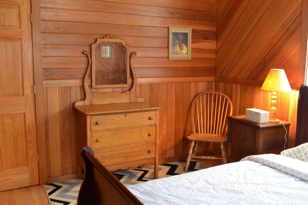 Cedar wood surrounds you in every room, providing a warm, natural glow.