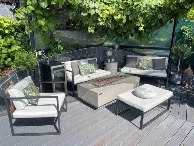 *Oh*yeah*villa* pool hot tub & sauna gallery image 5