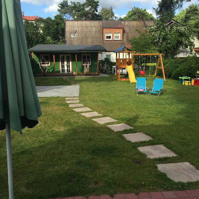 Play yard and summer house
for kids