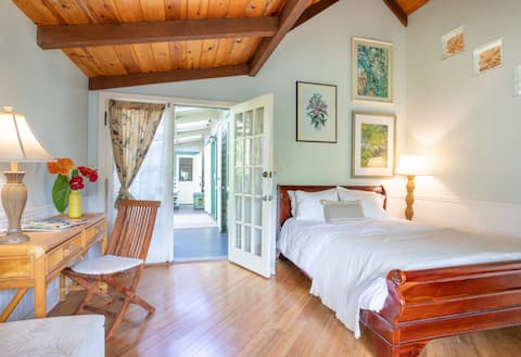 Upcountry Hospitality in the 'Auwai Suite