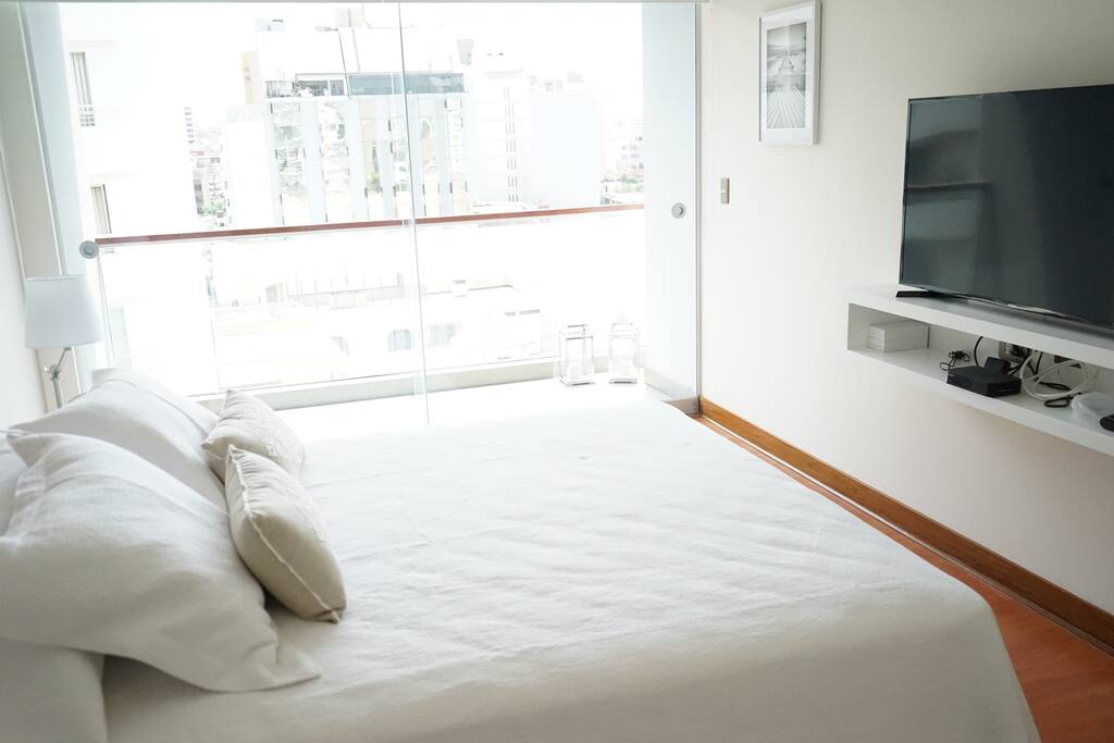Main Bedroom - queen bed with balcony