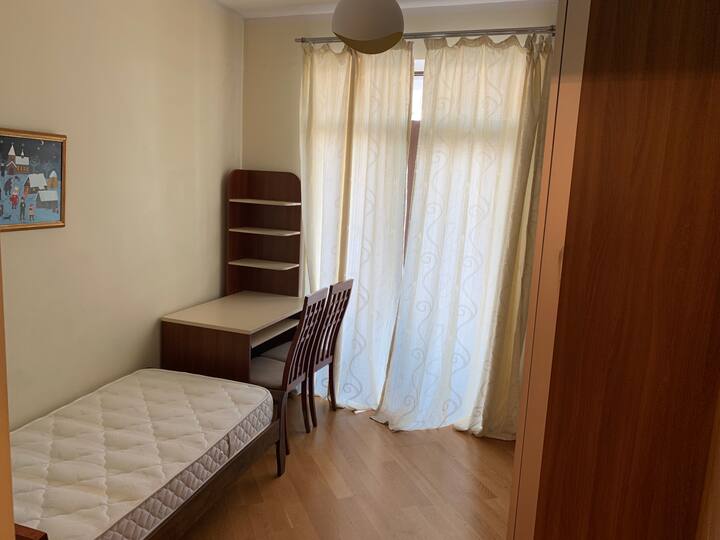 druga spavaća soba / prostor za rad