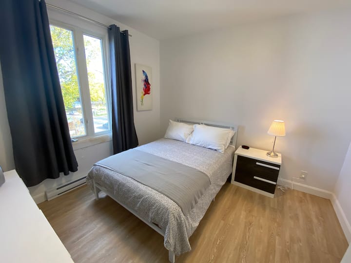 Cozy Limoilou Apt + Ac, Fast Wifi & Private Entry - Levis