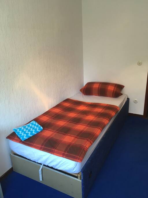Bett im Einzelzimmer