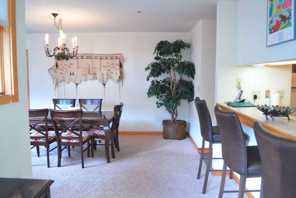 Dining and Eat in Breakfast Bar