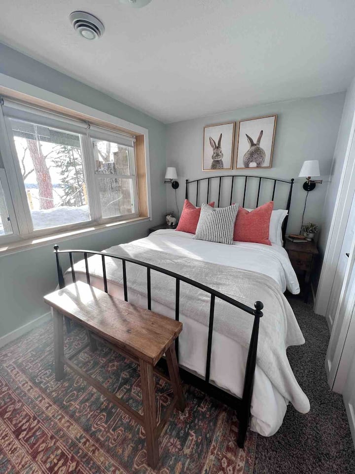 Get Cozee on Mayo & Sibley Lake, Lakefront Escape Houses for Rent in