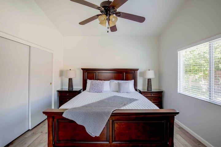 主卧配备日式床