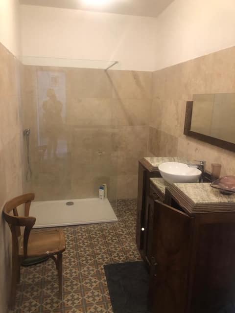 XIe presbytery with garden and pool, 9 people