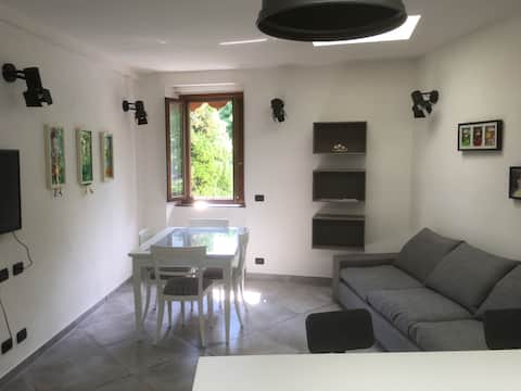 Top performing Airbnb: Lakeview window in Lecco