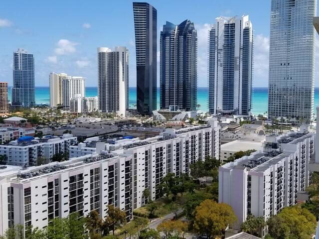 Beautiful Guest Room close to the Beach 5 min walk