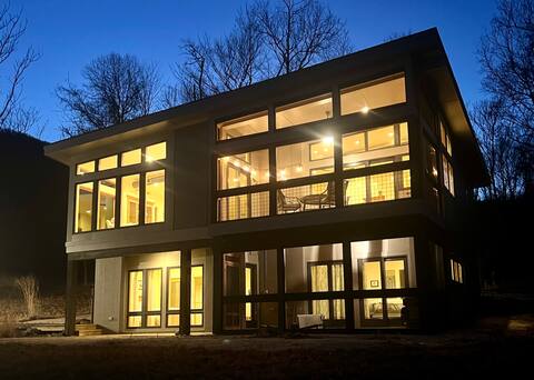 ☆Contemporary Cabin near Old Rag & SNP - 30 Acres!