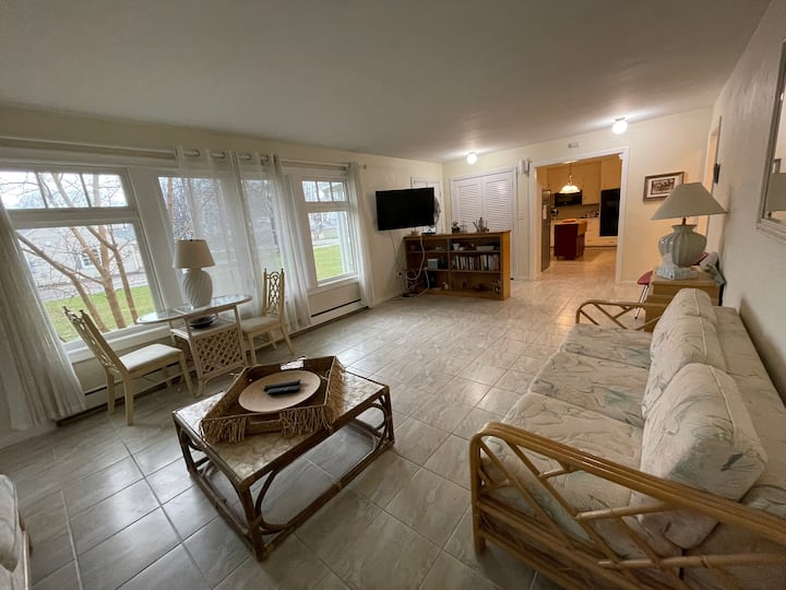 The Inn At Lakewood Beach Retreat - Geneva-on-the-Lake, OH