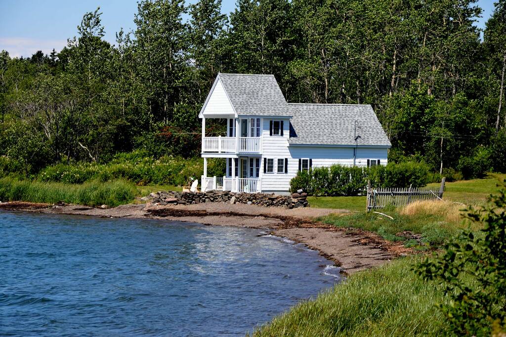 Seabreeze Cottage at high tide.