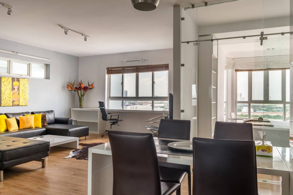 Spacious living with widest view to Saigon river & city centre
