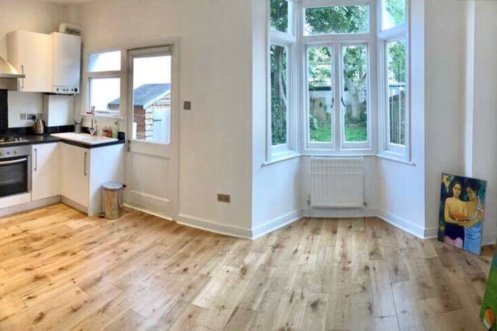 Kitchen with spacious diner