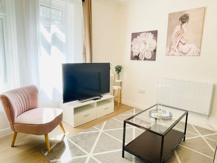 Lovely 1-bedroom Apt In Glasgow City Near Subway - Glasgow