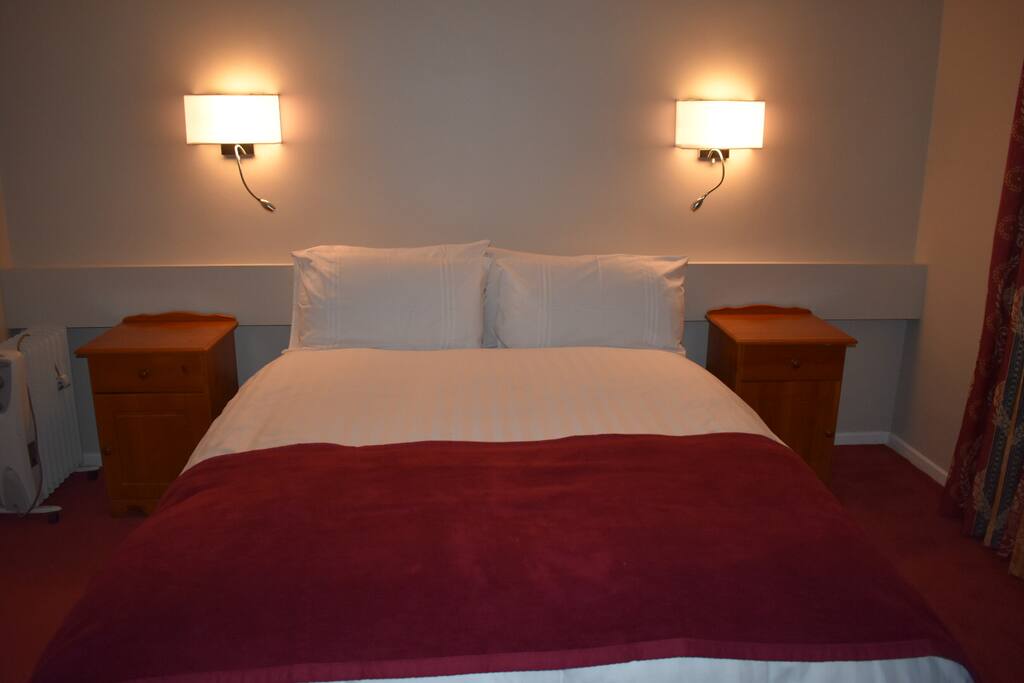 Double room ensuite. Tea/Coffee facilities. TV