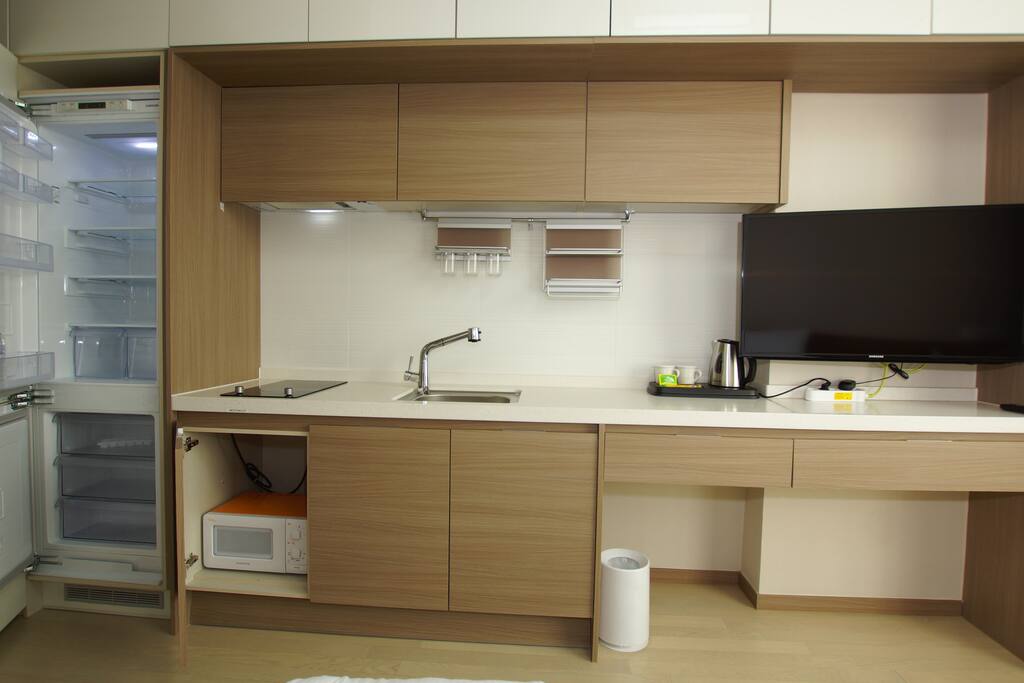 plain kitchen 2