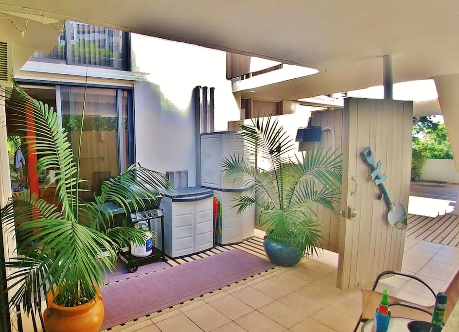 "This is a beautiful little nest sitting high on a mountain on the lovely north side of St T. It is safe and quiet in Mahogany Run and the proximity to Megan's Bay, Coki, and downtown is great. This little place is clean and cozy and perfect for 1 or 2 people. Great place...great host!~ Thanks Steve"
Paige, March 18 *****