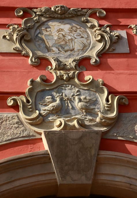 House sign: The Two Turtledoves