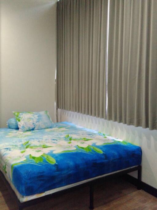 Modern queen bed