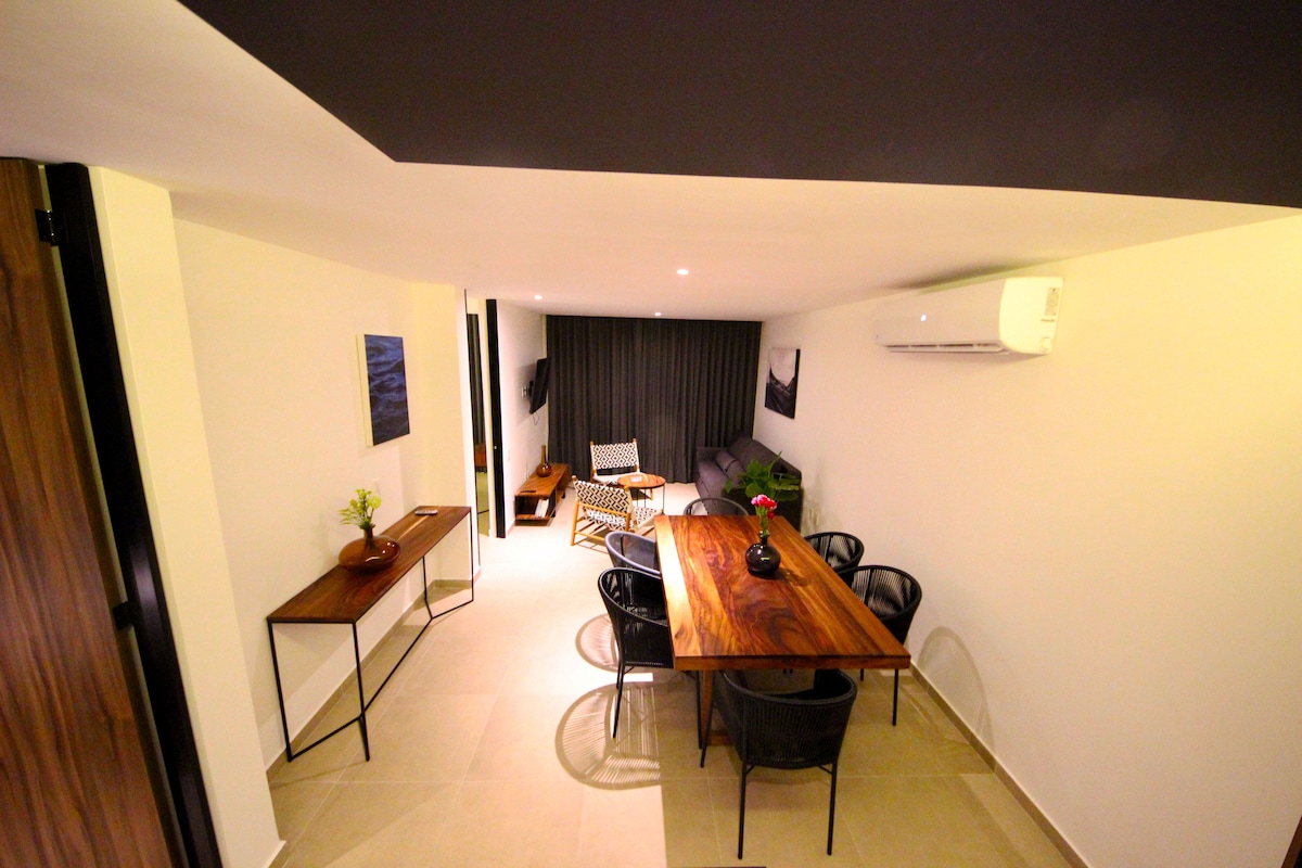 Obývacia izba je vybavená rozkladacou pohovkou, ktorá sa dá ľahko premeniť na priestor na spanie pre 2 osoby.