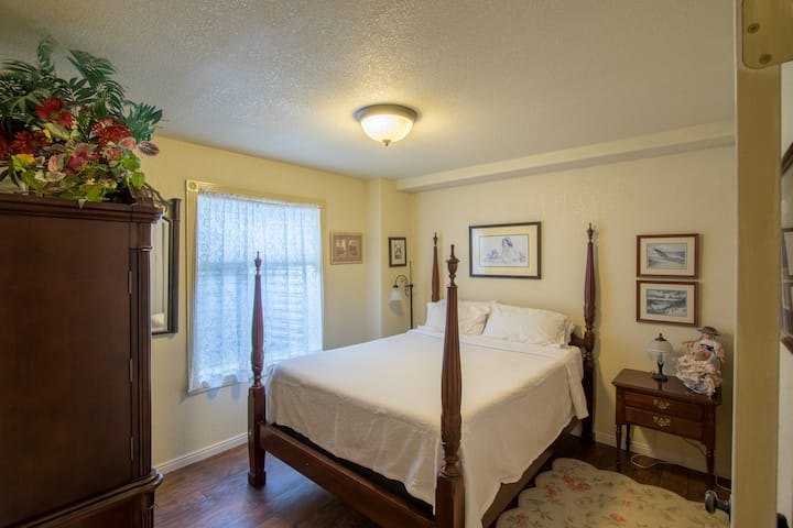 small third bedroom has a queen sized bed. It does not have a bathroom it will have to share with another room.