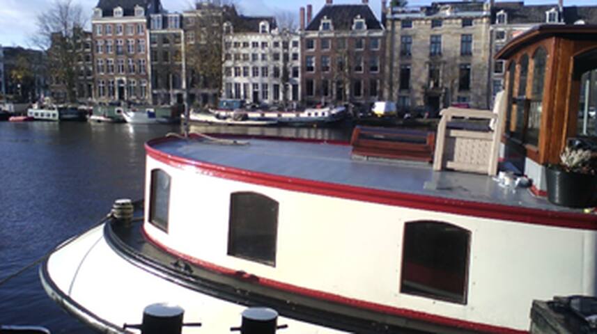 Hermitage museum boat with amstel river vieuw gallery image 2