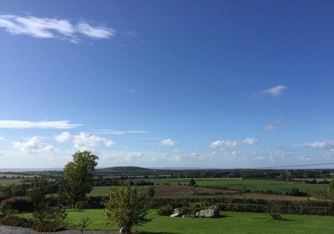 ***Great location for National Ploughing Sept 19**