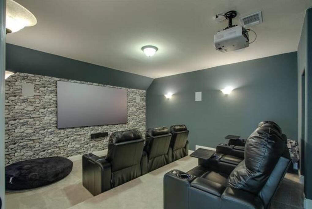 Media room with this set up- Netflix/cable and surround sound