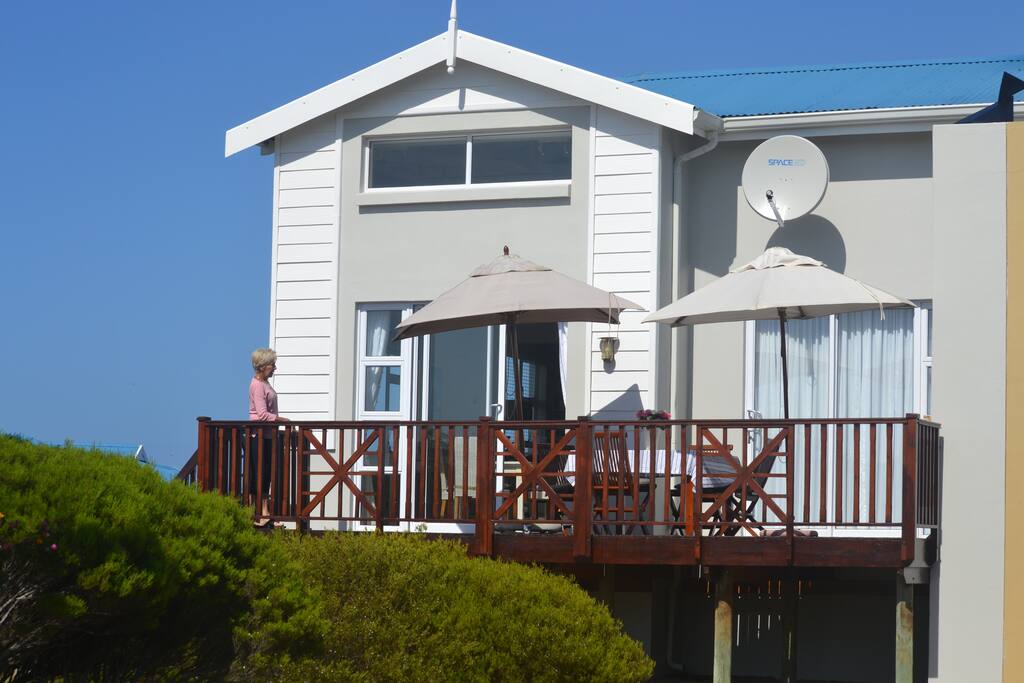 Deck and barbeque area