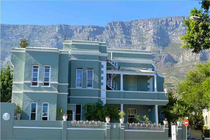 Creative Victorian family home gallery image 3