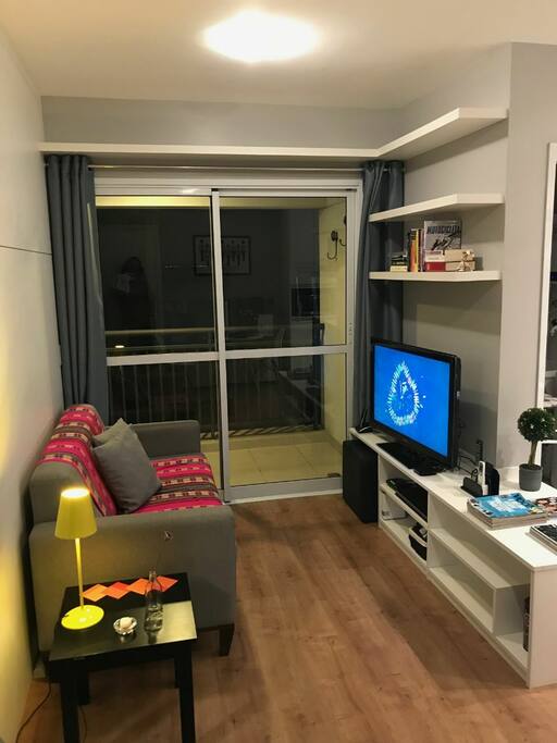 Sala com cortina blackout