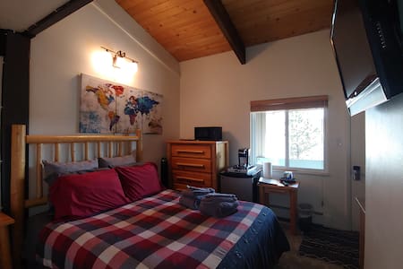 Private lock off in Skier's Paradise!