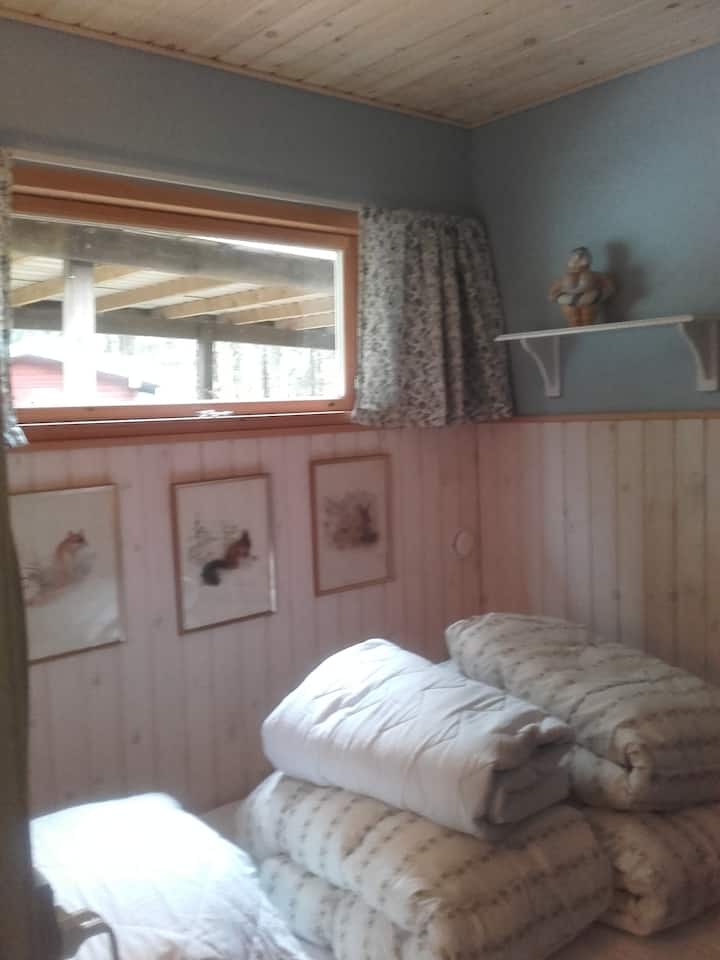 Mala soba s bračnim krevetom