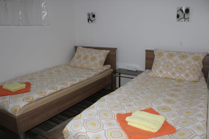 Стая с единични легла