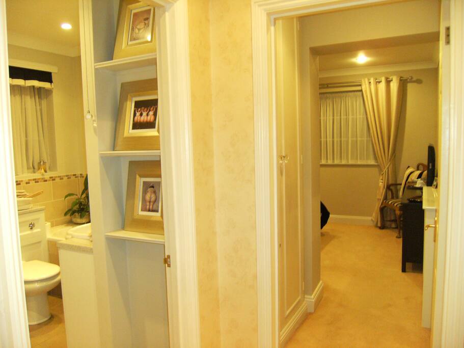 BEDROOM/BATHROOM