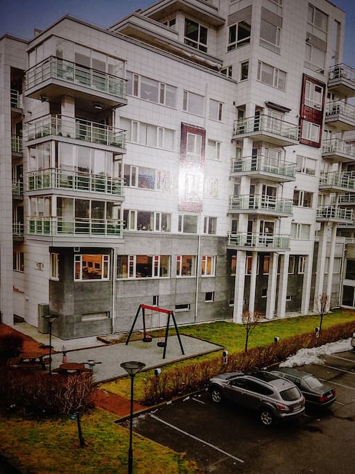 2.etasje med terrasse mot vannet/byen